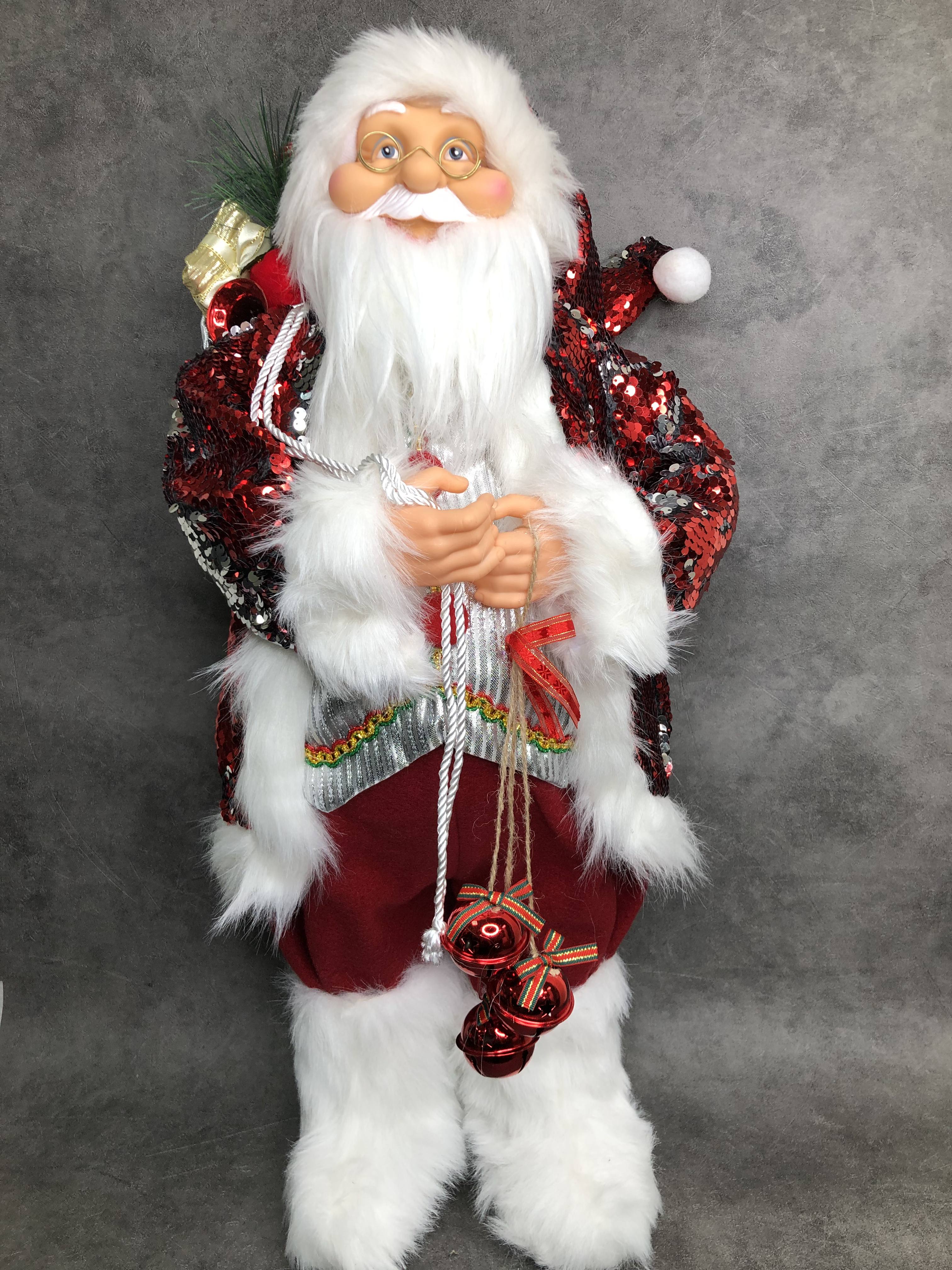 Фигура "Дед Мороз с колокольчиками" крас. костюм(пайетки), 60см(12)