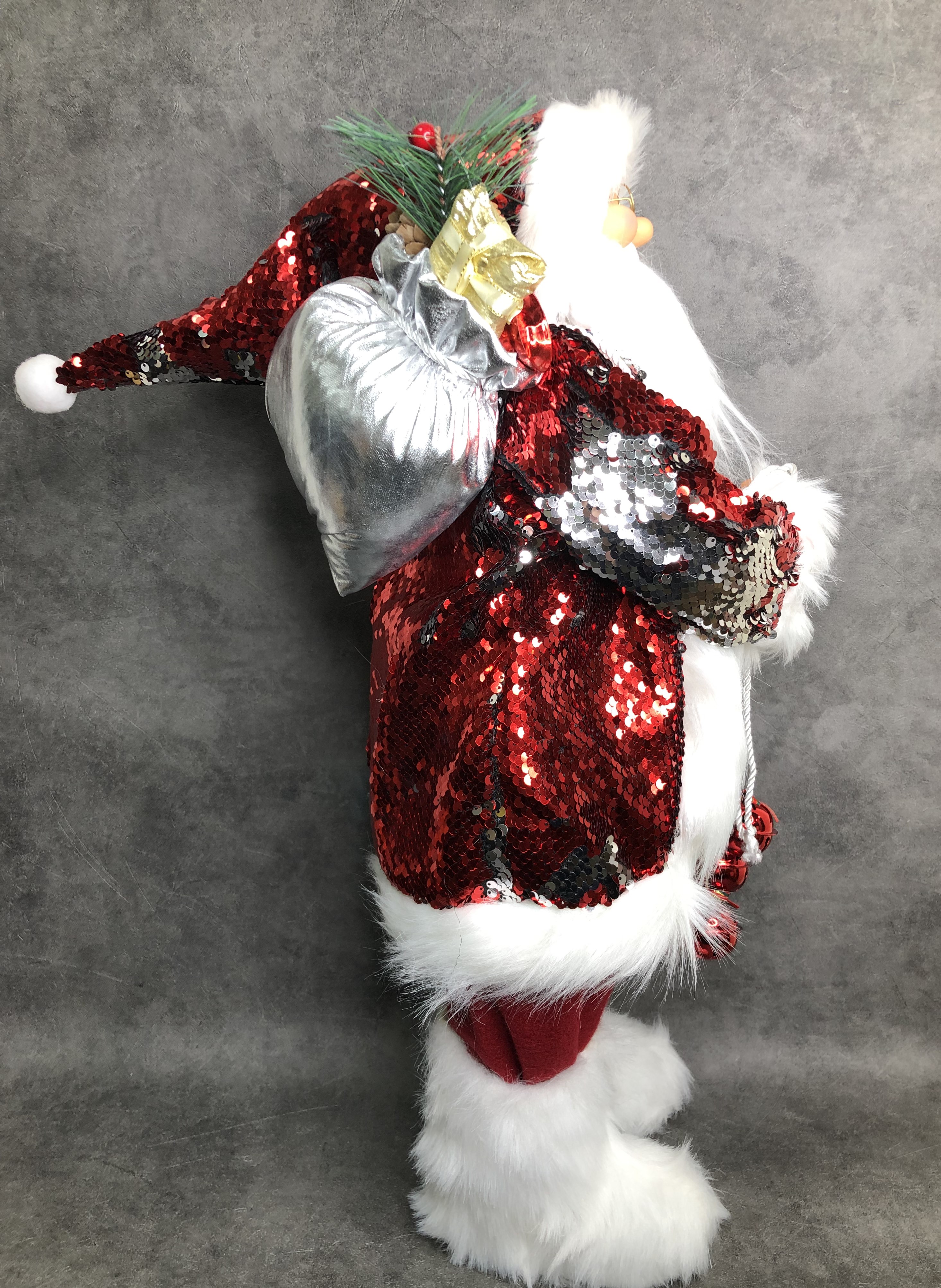 Фигура "Дед Мороз с колокольчиками" крас. костюм(пайетки), 60см(12)